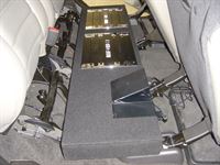 Musik-und Multimediaanlage im Hummer H2 montiert. 