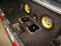 Mercedes W123 Musikanlage eingebaut mit Kofferraum Ausbau.