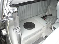Subwoofer Gehäuse an Stelle der Sitzfläche neu angefertigt für Audiosystem R10Flat Woofer und in Leder bezogen. 