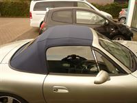 Verdeck Bezug in Sonnenland Stoff blau mit beheizter Glasheckscheibe für Mazda MX5 NB geliefert und montiert.