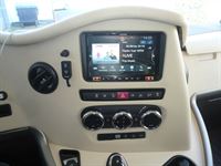 Alpine X803DC-U Navigationssystem mit DAB+ und kapazitivem 8-Zoll Display, Reisemobilsoftware vorinstalliert, Apple CarPlay und Android Auto Unterstützung mit Rückfahrkamera nachgerüstet.