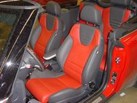 Mini Cabrio komplette Innenausstattung in Leder Schwarz/rot neu angefertigt und montiert. 