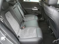 Mercedes B-Klasse 2019er, Sitzinnenteile in Alcantara Starline neu bezogen.