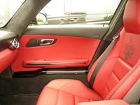 Mercedes SLS AMG, Komplette Innenausstattung  in Mercedes Leder rot neu angefertigt und montiert. Familienwappen vom Kunden eingestickt.&#xA;&#xA;