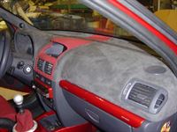 Renault Clio Sport V6, komplette Innenausstattung in Alcantara rot/anthrazit neu angefertigt und montiert. Himmel in Alcantara neu bezogen.