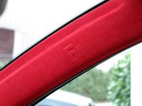 Renault Megane Sport F1, Innenausstattung in Leder Schwarz / Alcantara rot neu angefertigt und montiert. Himmel; Türverkeidungen, Seitenteile hinten und Hutablage in rotem Alcantara neu bezogen, Logo eingestickt.