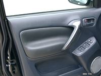 Toyota RAV4 (Neufahrzeug), komplette Innenausstattung und Türverkleidungen in Leder neu angefertigt und montiert.
