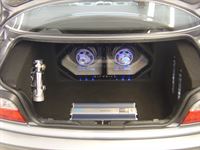 Musikanlage mit Kofferraumausbau im BMW E46