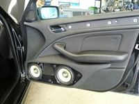Musikanlage im BMW 3er Typ E46 montiert.