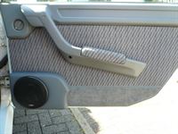 Doorboards für 16er Coax Lautsprecher an den hinteren Türen angefertigt, mit Kunslerder bezogen und montiert.