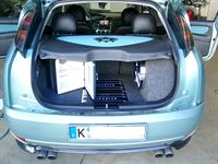 Kofferraumausbau mit Hifonics & Soundstream Material im Ford Focus inkl. Mini Kühlschrank.