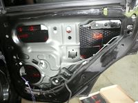 Alpine Halo9 INE-F904D Navigation, audison Musikanlage und Türdämmung in eine Grand Cherokee.