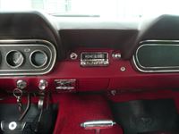 Ford Mustang 1966, RetroSound Radio Detroit nachgerüstet. Frußraumboards angefertigt und montiert.