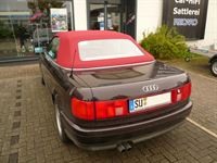 Audi 80, Verdeckbezug Sonnenland Stoff rot geliefert und montiert.