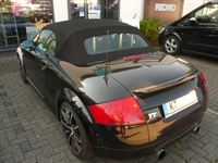 Audi TT , Verdeckbezug Sonnenland Stoff schwarz geliefert und montiert.