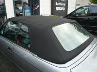 BMW 3er Typ E30 , Verdeckbezug Sonnenland Stoff schwarz geliefert und montiert.