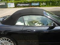 Jaguar XK8 Cabrio Verdeck Bezug in Sonnenland Stoff schwarz geliefert und montiert.