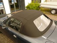Mazda MX5, Verdeckbezug in Sonnenland Stoff schwarz mit PVC Heckscheibe geliefert und montiert.