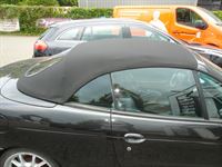 Renault Megane Cabrio. Verdeckbezug in Sonnenlandstoff schwarz geliefert und montiert.