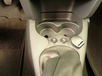 2-stufige Carbon Sitzheizung im Dacia Sandero Stepway nachgerüstet. Schalter in der Mittelkonsole eingearbeitet.