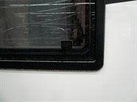 Thitronik WiPro Alarmanlage im Wohnmobil auf Ford Transit Basis mit Funk-Magnetkontakten an den Fenstern nachgerüstet.