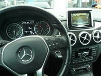 Rückfahrkamera Interface für Command und Griffleistenkamera in einer Mercedes B-Klasse nachgerüstet.