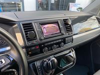 Rückfahrkamera in einem VW T6 Bus mit dem Werksradio Discover Media nachgerüstet.
